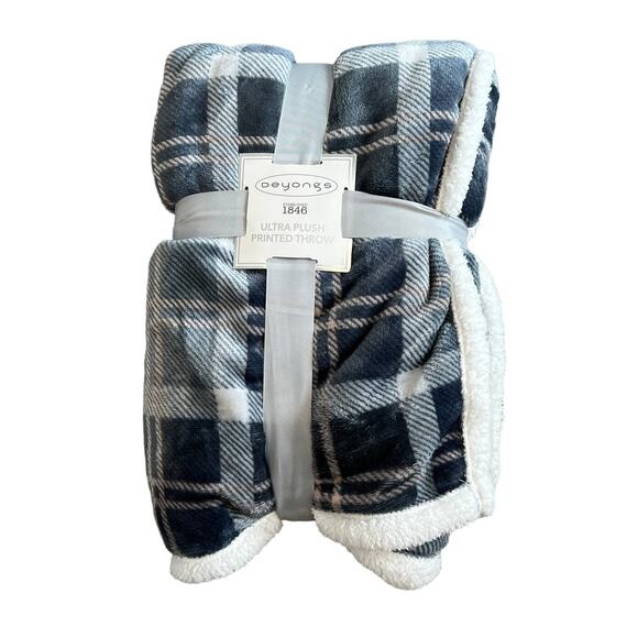 Ultra Plush Blue And Gray Plaid Throw - NWT - Picture 1 of 5